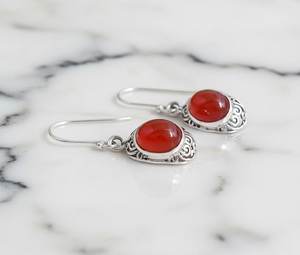 Pendientes Pequeños de Plata de Ley con Forma de Cúpula y Colgantes de Cornalina Naranja Fuego, Joyería con Filigrana Sutil - Product Image 3
