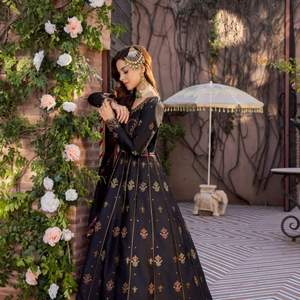 Designer de mariée Lehnga Choli pour la fête porter une broderie lourde Multi couleur mariage Lehenga Choli pour les femmes à la vente en gros 0149 - Product Image 3