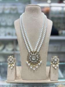 Conjunto de joyería de latón Kundan, collar y pendientes de estilo clásico con cuentas para bodas, compromisos y aniversarios - Product Image 4