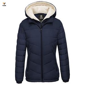 Chaqueta de bombardero súper acolchada de alta calidad OEM para mujer Abrigo de invierno personalizable con logotipo Material de algodón con relleno de plumón - Product Image 5