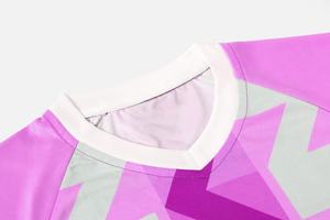 Ensemble de maillots de football unisexes personnalisés OEM, uniforme de football col en V respirant léger à séchage rapide avec nom d'équipe personnalisé - Product Image 2