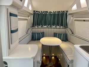 Caravane de voyage moderne extensible, cadre unique et nostalgique, intérieur spacieux, touche de luxe, capacité 4 personnes, 1001-2000 kg - Product Image 2