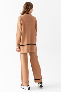 Suéter y pantalones de manga larga de gran tamaño de dos piezas deportivas de punto a rayas para mujer Conjunto elegante para yoga diario y caminar - Product Image 4