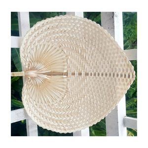 Handfan ไม้ไผ่ของเราเป็นศิลปะพื้นบ้านที่มีเสน่ห์ด้วยการตกแต่งดอกไม้ที่สวยงาม - Product Image 4