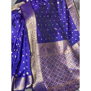 Sari en soie tissé avec des fils bleus exquis avec un chemisier pour les événements de mariage - Product Image 1