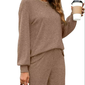 Ensemble de survêtement de luxe pour femme, coupe oversize, très tendance, avec haut court tricoté à manches longues et col rond, respirant, idéal pour l'hiver - Product Image 1