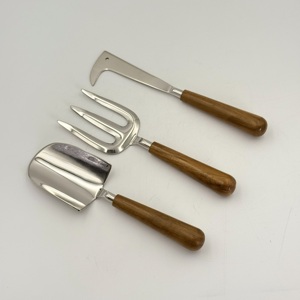 Ensemble de pelles de jardin industrielles avec manche en bois, râteau à trois dents et pelle à échelle pour la plantation agricole et les travaux de jardinage - Product Image 3