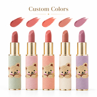 Tube de rouge à lèvres en velours vert sauge de luxe à marque privée, logo personnalisé, ours brodé Kawaii, vente en gros de maquillage