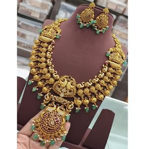 Ensemble collier et boucles d'oreilles longs plaqués or de qualité supérieure, design unique, pour femmes, pour fiançailles, mariage, soirée - Product Image 1