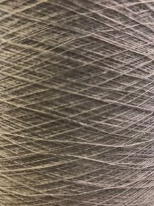 Hilo de Poliéster 100% de Alta Tenacidad, Absorbente de Humedad, Teñido, Anillado, 40/2, para Tejer y Bordar, Listo para Enviar, Fábrica de Pakistán - Product Image 3