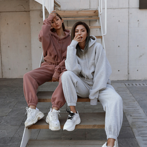 Conjunto de chándal de mujer de algodón 100% personalizado Sudadera con capucha de dos piezas de gran tamaño y chándal de invierno estampado de joggers acampanados - Product Image 2
