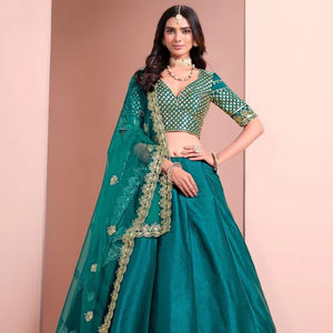 Mehvish Vol 10 Venta al por mayor arte indio y paquistaní Lehenga Choli de seda para boutiques - Product Image 1