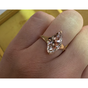 Bague en diamant Lab Champagne 2,5-3 carats, taille Moval allongée, paiement final personnalisé - Product Image 1