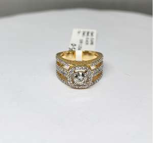 Anillo de Compromiso de Lujo con Halo, Chapado en Oro Amarillo de 14K y Rodio, Combinación de Diamantes Naturales, Certificado IGI, Disponible para Exportación - Product Image 1