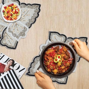 Set de table en satin perlé fait à la main Set de table Royal Look Hotel Restaurant Table décorative Cadeau d'utilisation comprenant des tapis Tampons - Product Image 4