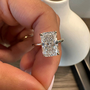 Anillo de Oro Sólido de 18K con Diamante Cultivado en Laboratorio, Corte Radiante, Claridad VVS, Diseño de Lujo para Mujer, Joyería Fina para Boda - Product Image 1