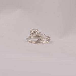 Bague de fiançailles de luxe classique en or massif 14KT Trendy Triangle Square Cushion Cut Lab Grown Diamond IGI Certified Bezel Setting - Product Image 3