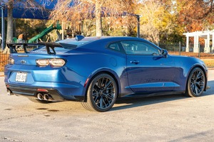 Chevrolet Camaro ZL1 Coupé 2021, usado en buen estado - Product Image 2