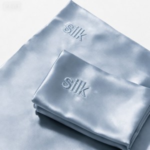 Coffret Cadeau de Luxe 100% Soie de Mûrier Grade 6A, Taie d'Oreiller Imprimée avec Logo Brodé et Masque de Nuit <span class=keywords><strong>en</strong></span> Soie 22 Momme – Cadeau Premium - Product Image 1