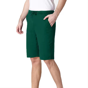Pantalones cortos unisex de poliéster al por mayor para hombre, pantalones cortos de verano informales de color sólido para hombre, pantalones cortos transpirables de entrenamiento ajustados de alta calidad - Product Image 2