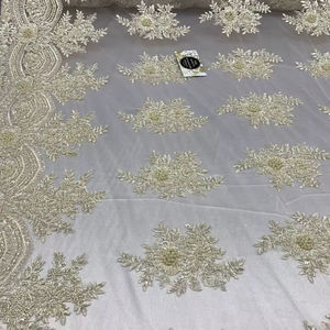 Napperon perlé Chargeur rond fait à la main pour salle à manger de luxe et décor de vacances Pièce unique perlé à la main, napperon, pendaison de crémaillère - Product Image 1