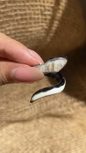 แหวนเครื่องประดับทำจากเขาควายที่เป็นมิตรต่อสิ่งแวดล้อม ดีไซน์ทันสมัยและมีเอกลักษณ์ โดยงานฝีมือของซานียา - Product Image 4