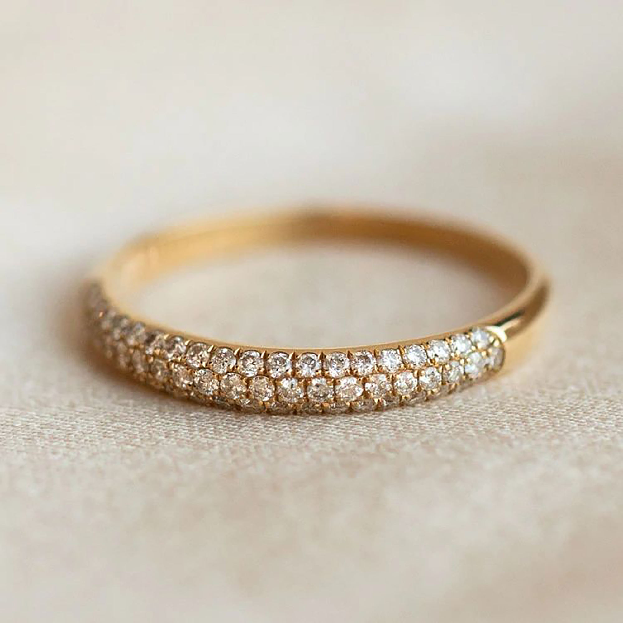 สีเหลืองทอง