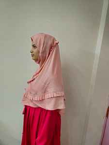 Nouveau design, hijab musulman à enfiler en une seule pièce, bordures à plis floraux, hijab instantané Amira, foulard islamique en coton, Bangladesh - Product Image 4