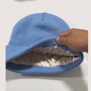 Gorro de Punto Personalizado con Logotipo Jacquard y Forro Interior de Satén para Uso en la Playa, Impresión Digital, Tejido Común para Unisex - Product Image 2