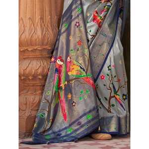 Sari Tradicional de Seda Estampada Paithani Gris, Elegante Traje de Boda - Product Image 4