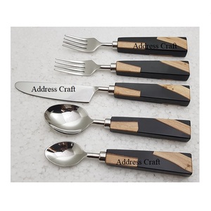 Ensemble de couverts en acier inoxydable durable avec poignée en résine élégante Couverts alimentaires écologiques avec logo personnalisé pour la maison et les hôtels - Product Image 1