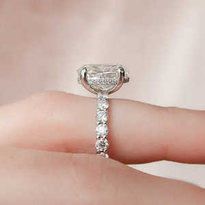 Anillo de Lujo con Diamante Moissanite de Corte Ovalado Lateral, Elegante y Lujoso, de Plata 925 - Product Image 2