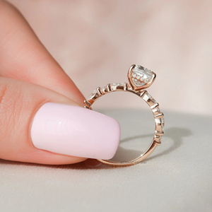 2.5 CT ซ่อนรัศมีเพชรแหวนหมั้นสำหรับเป็นของขวัญยาวเบาะประกายในสีขาวหรือสีโรสโกลด์สำหรับ woemen - Product Image 5