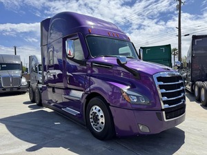Used 2023 2024 Freightliners Cascadias 126 Sleeper Semi Truck 72 Raised Roof Sleeper Detroit 455HP 12 Speed Dt12 Automatic - Product Image 4