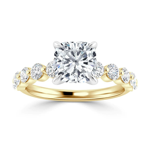 Bague en or rose avec moissanite taille coussin de 2,50 carats, élégante et sertie de manière rapprochée - Product Image 3