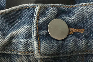 Pantalones cortos de mezclilla con dobladillo crudo teñido con degradado personalizado para hombre, diseño holgado y desgastado, Hojas de arce, hecho en Pakistán, talla 6XL, Fitness/malla informal - Product Image 3