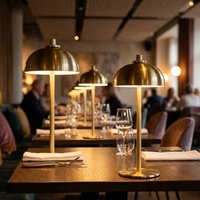 Lampe de table LED sans fil en gros, à intensité tactile, rechargeable sans fil, idéale pour mariages et restaurants