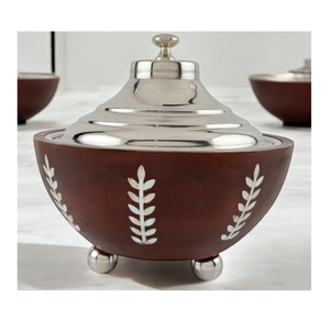 Plat de service élégant en bois avec couvercle en argent et pieds Conception de feuille d'incrustation d'os faite à la main pour le service alimentaire et la restauration - Product Image 1