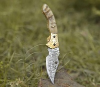 Couteau de poche pliant en acier damassé personnalisable OEM manche en bois fait à la main bouton poussoir Style lame Camping en plein air bas prix bricolage