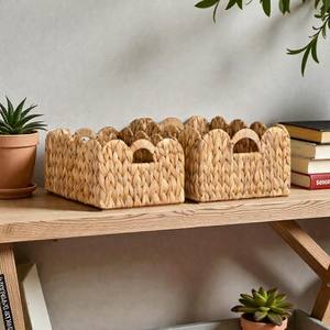 Ensemble de 2 paniers rectangulaires en jacinthe tressée à la main avec bord festonné et poignée découpée pour l'organisation et la décoration de la chambre d'enfant, du salon, de la chambre à coucher, de l'hôtel - Product Image 3