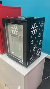 Refrigerador Comercial Vertical para Bebidas de 45 L, Puerta de Vidrio Única, Encimera, Temperatura Única, Certificado CE, Automático - Product Image 6