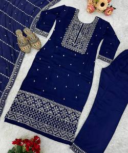 Ensemble Kurti de travail de séquence de broderie de soie lourde de dernier concepteur par FabZone vêtements indiens et pakistanais - Product Image 4