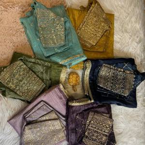 Tejido pesado Gold Crush Fabric New Saree con Secuencia de bordado Coading Lace Border Saree y blusa Ropa de boda para mujer - Product Image 4