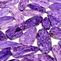 Pierres précieuses Cabochon naturel Fabrication de bijoux Charoite naturelle en vrac Gemmes à des prix d'usine de l'exportateur indien
