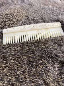 Peines de hueso hechos a mano Accesorios DE ASEO duraderos únicos con diseño atemporal de Crescent Crafts - Product Image 2