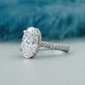 Anillo de Diamante Cultivado en Laboratorio con Certificación IGI, Corte Ovalado con Halo Oculto y Banda Pavé, Anillos de Diamantes Certificados - Product Image 3