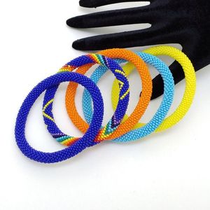 Opulento brazalete bordado con cuentas hecho a mano estilo clásico con riqueza de lujo y glamour atemporal en cada cuenta - Product Image 2