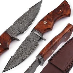 Couteau de chasse en acier Damas fait main avec manche en bois de rose et gaine en cuir fin cadeau pour son couteau de boucher tendance - Product Image 1