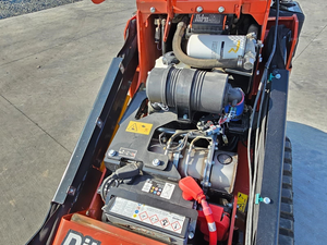 Cargadora Compacta Ditch Witch SK1050 con Motor Kubota, Componentes Centrales PLC, Diésel de Alta Eficiencia, Garantía de 4 Años - Product Image 6