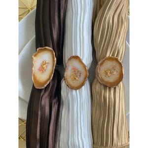 ห่วงรัดผ้าเช็ดปากทำจากเรซิ่นสีสันสดใสมีดีไซน์นามธรรมและเหมาะสำหรับไอเดียตกแต่งโต๊ะและการแสดงออกทางศิลปะ - Product Image 2